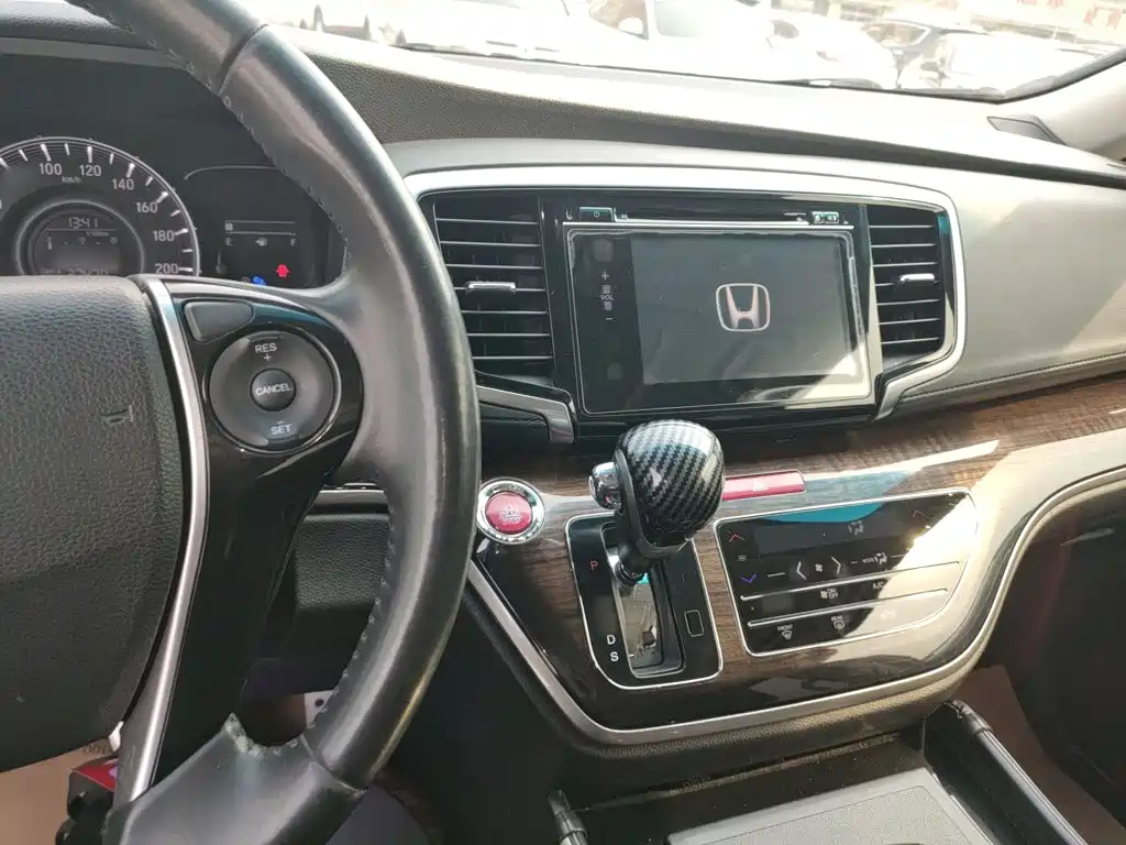 Honda Odyssey 2018 — фото 10