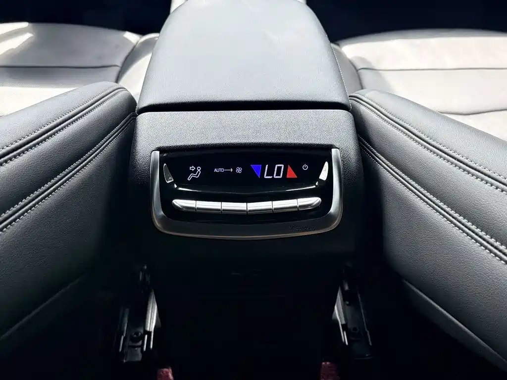 Cadillac XT6 2020 — фото 15