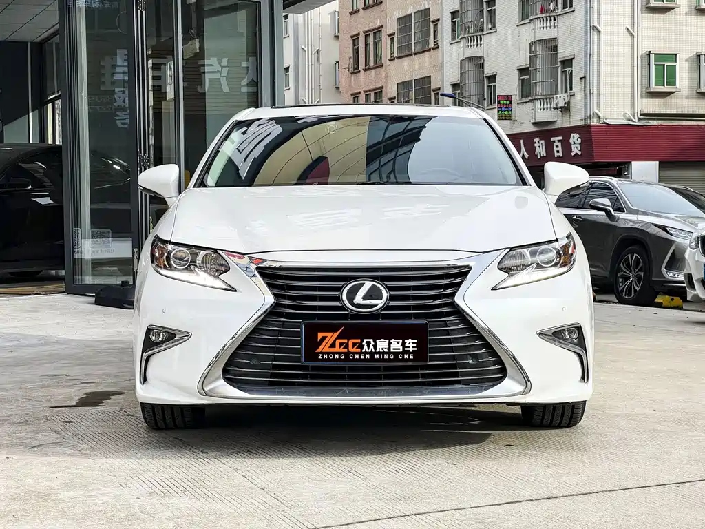 Lexus ES 2018 — фото 2