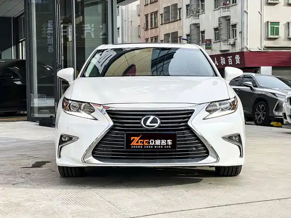 Lexus ES 2018