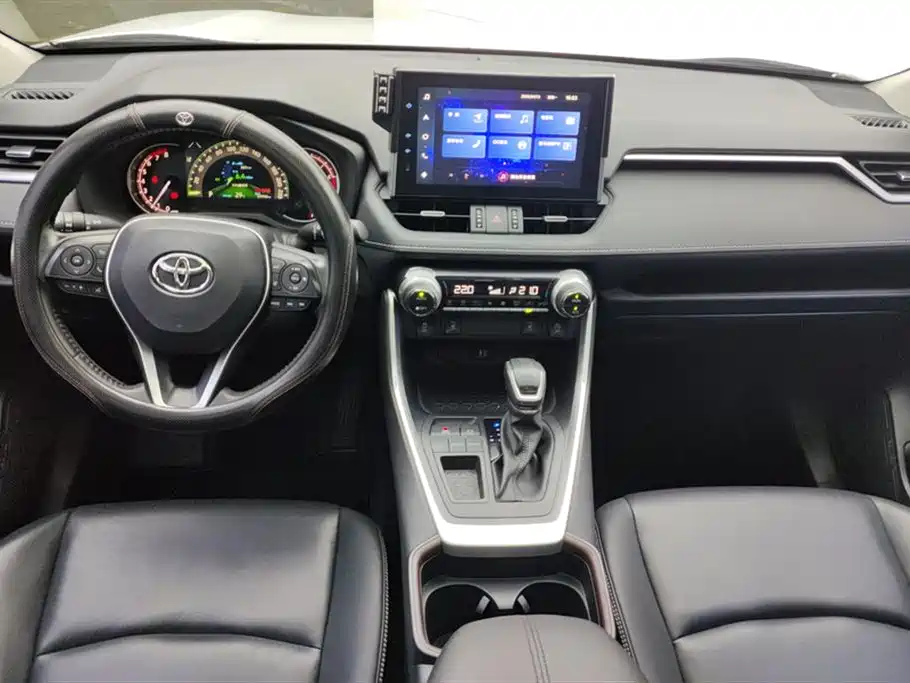 Toyota RAV4 2023 — фото 12