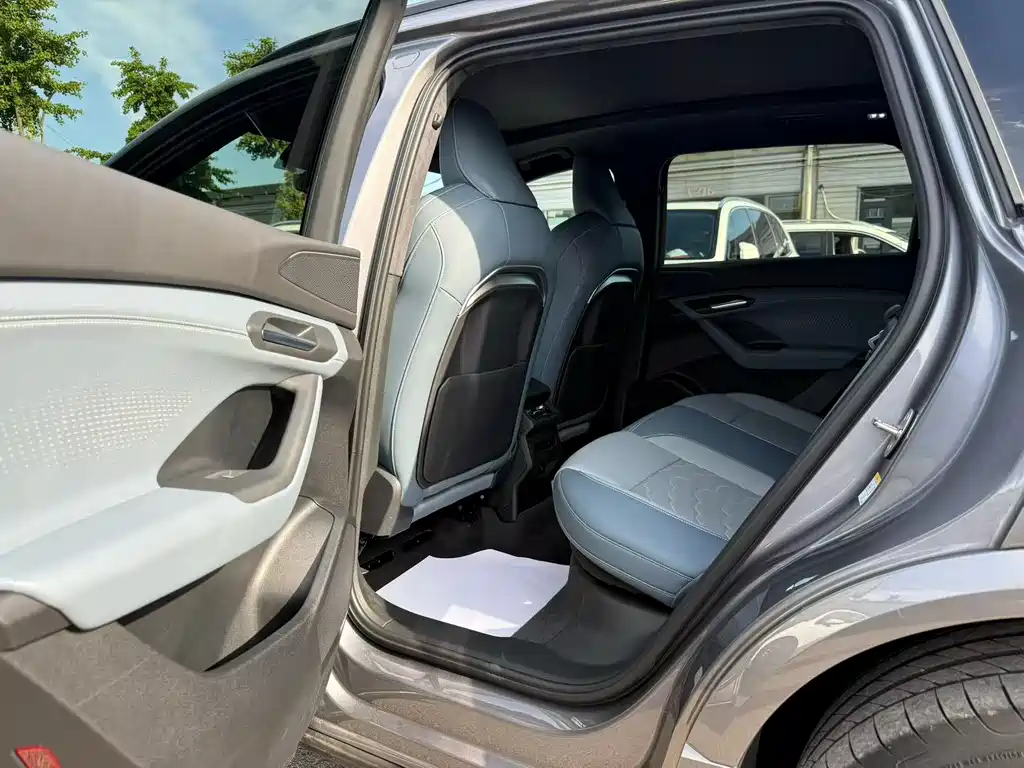 Audi Q6L e-tron 2025 — фото 7