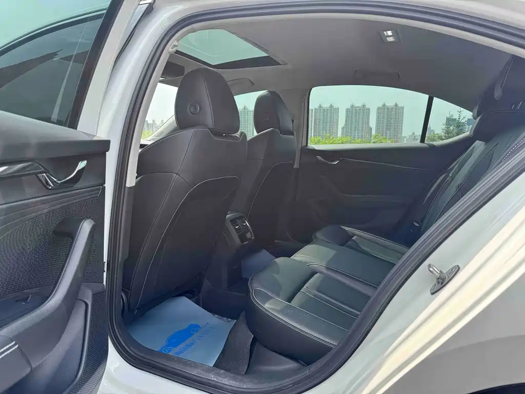 Skoda Octavia 2023 — фото 8