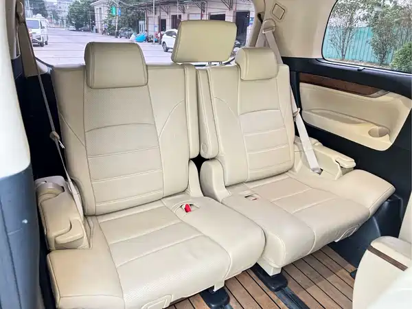Toyota Alphard 2015