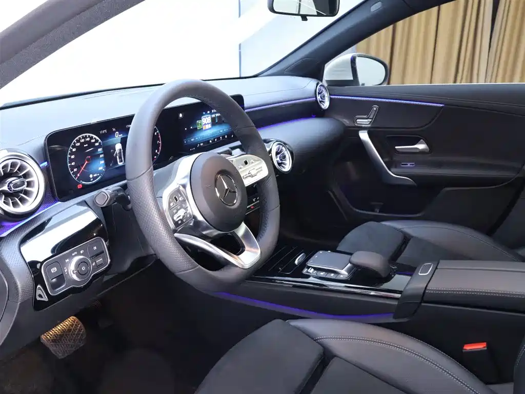 Mercedes-Benz A-Class 2023 — фото 11