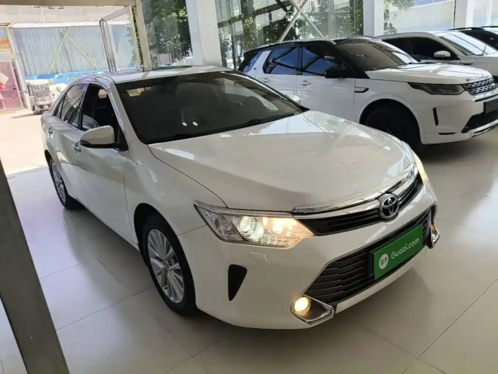 Toyota Camry 2015 — фото 4