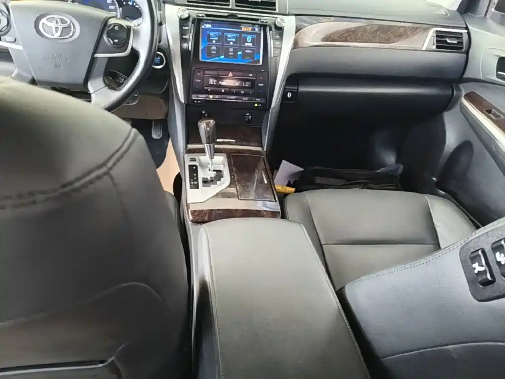 Toyota Camry 2015 — фото 14