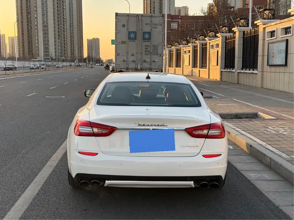 Maserati Quattroporte 2015 — фото 10
