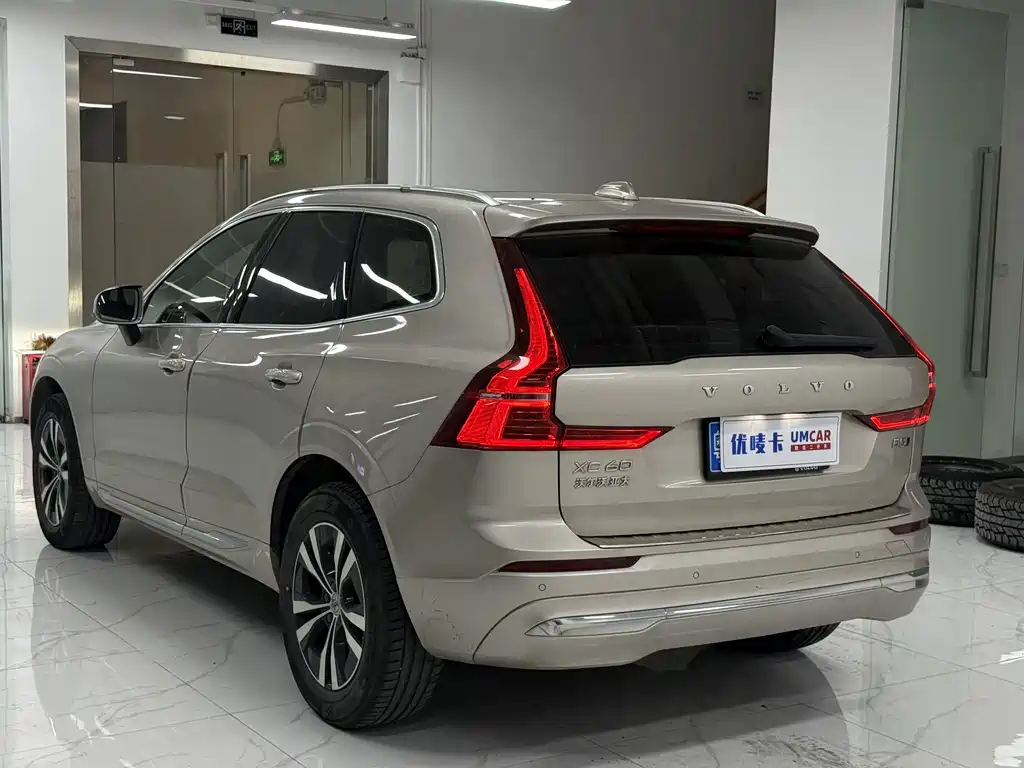 Volvo XC60 2023 — фото 4