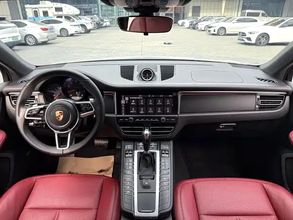 Porsche Macan 2021