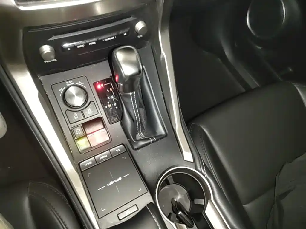 Lexus NX 2020 — фото 14