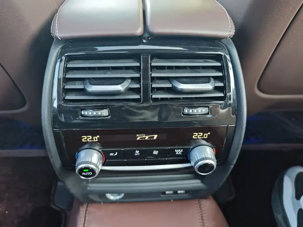 BMW 5 Series 2020 — фото 10