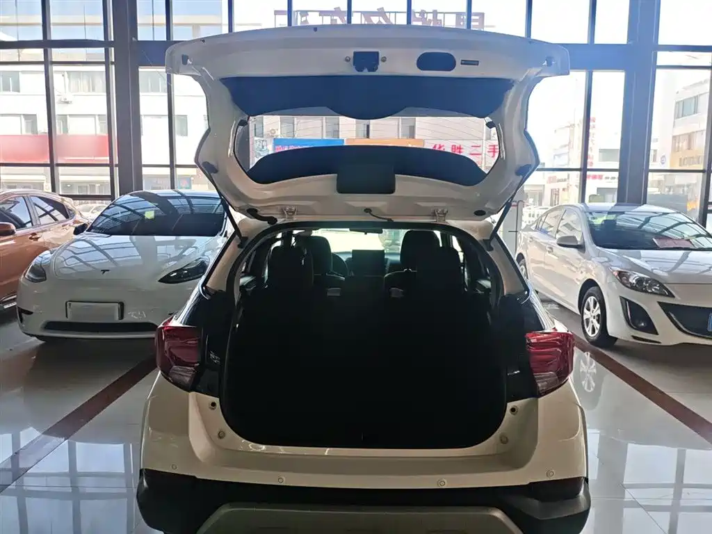 Toyota Yaris L 2022 — фото 15