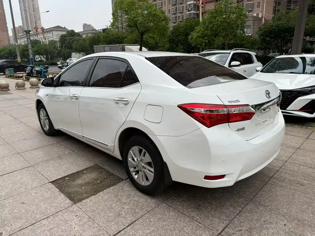 Toyota Corolla 2015 — фото 8