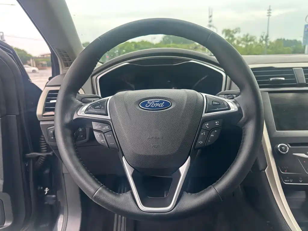 Ford Mondeo 2015 — фото 17