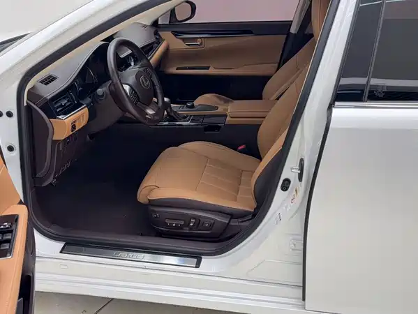Lexus ES 2018