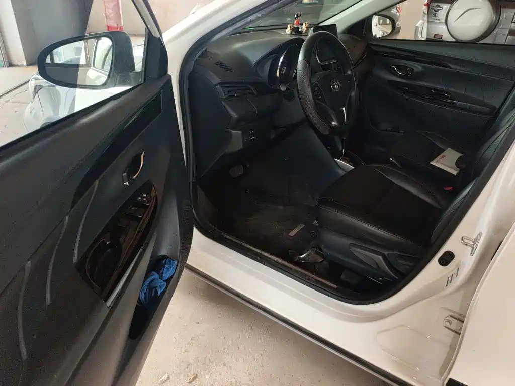 Toyota Yaris L 2022 — фото 14