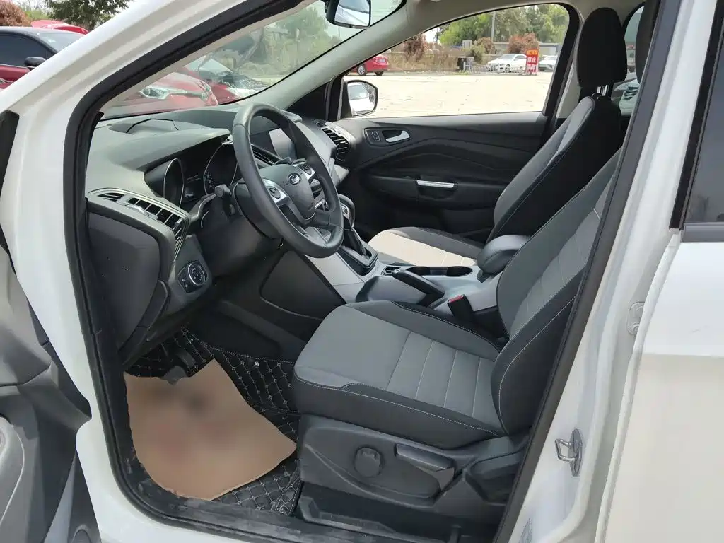 Ford Kuga 2016 — фото 11