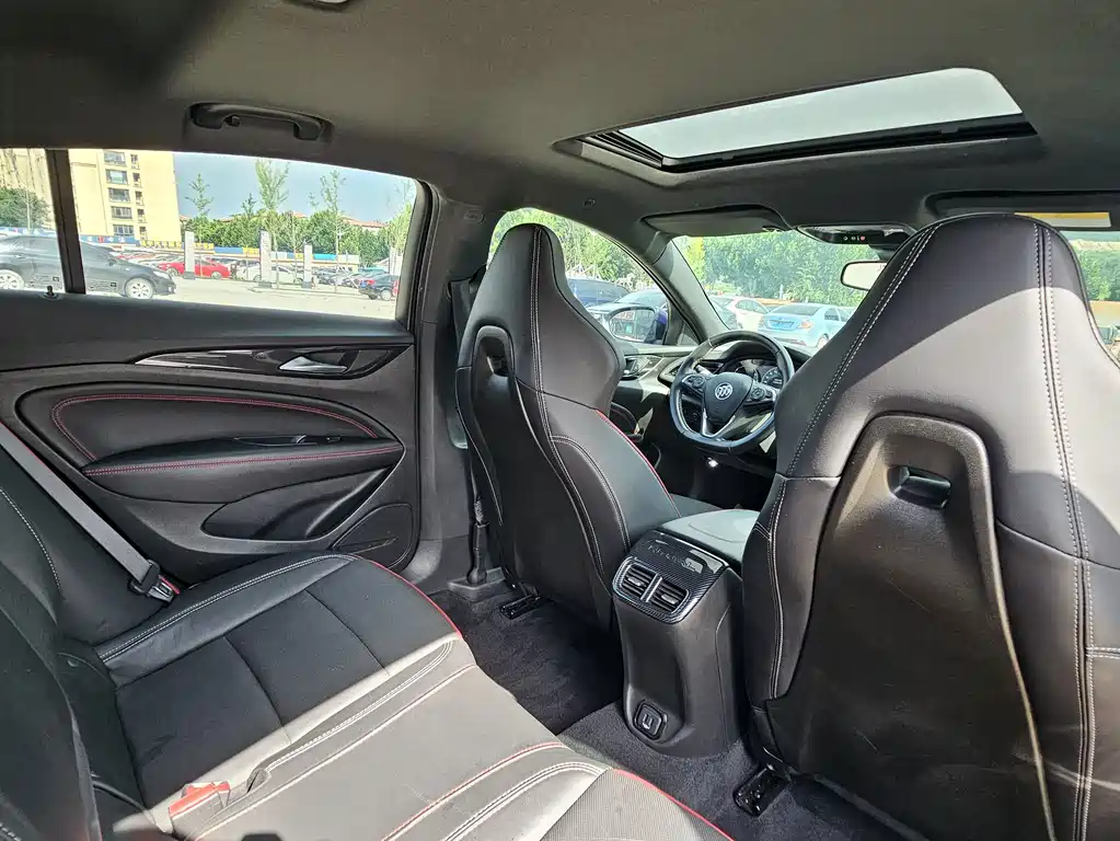 Buick Regal 2018 — фото 11