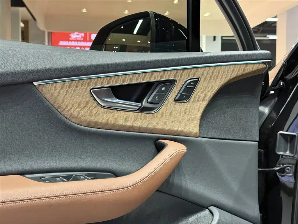 Audi Q7 2025 — фото 13