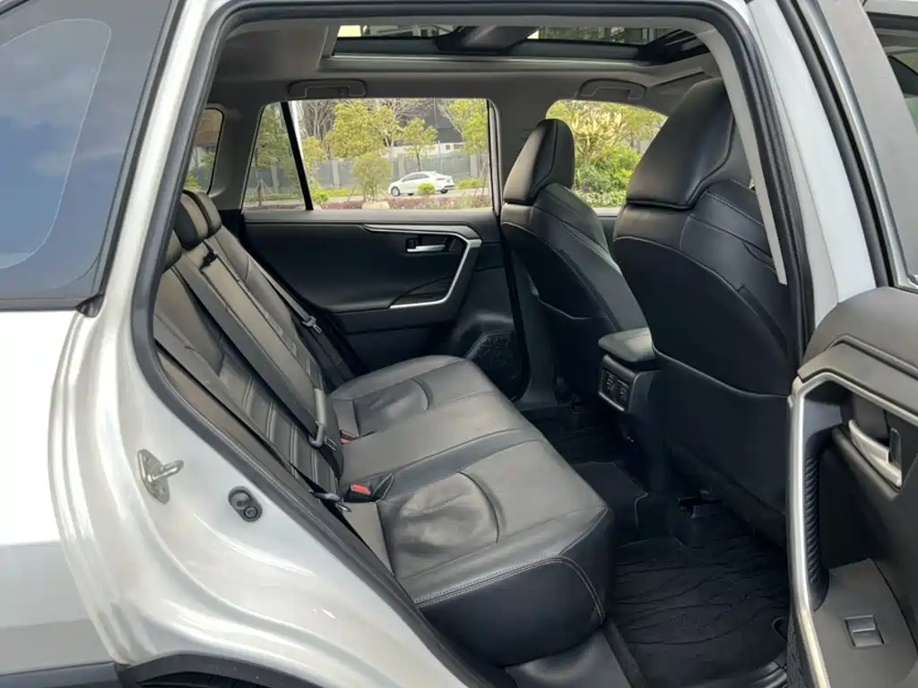 Toyota Wildlander 2023 — фото 15