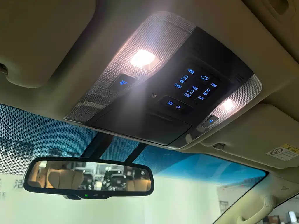Toyota Alphard 2018 — фото 22