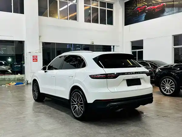 Porsche Cayenne 2022