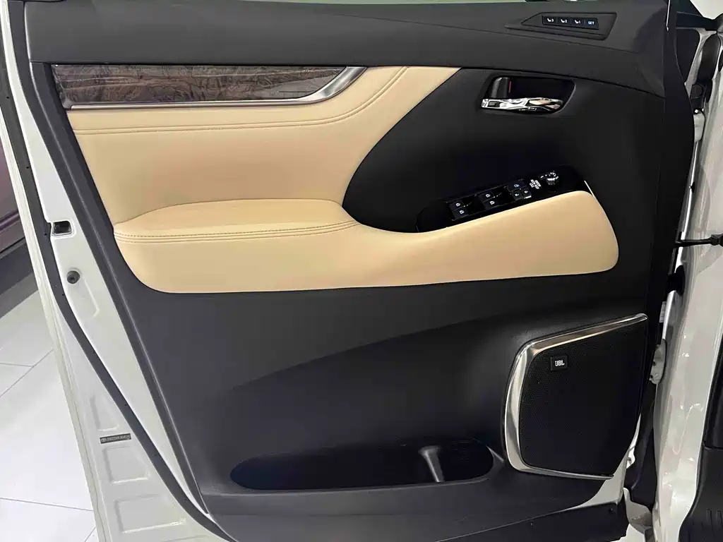 Toyota Alphard 2018 — фото 15