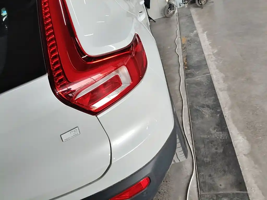 Volvo XC40 NEV 2021 — фото 8