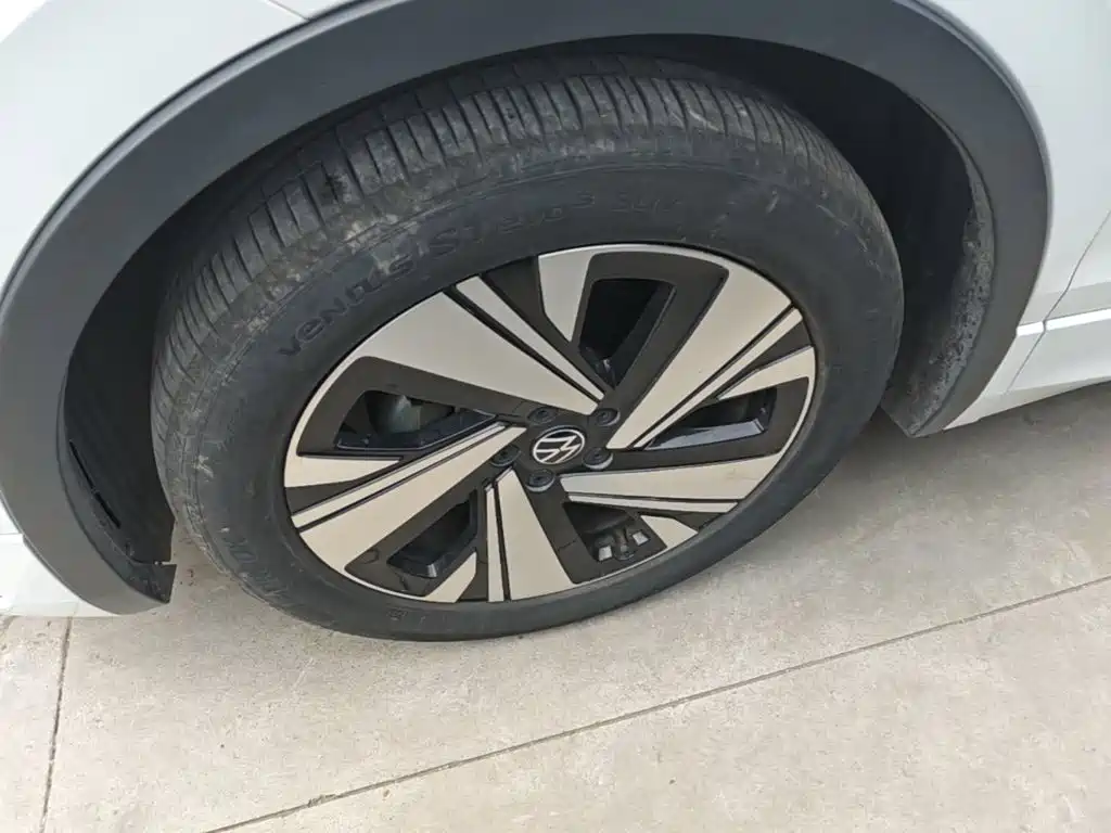 Volkswagen Tiguan L 2023 — фото 23
