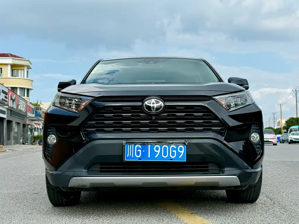 Toyota RAV4 2020 — фото 1