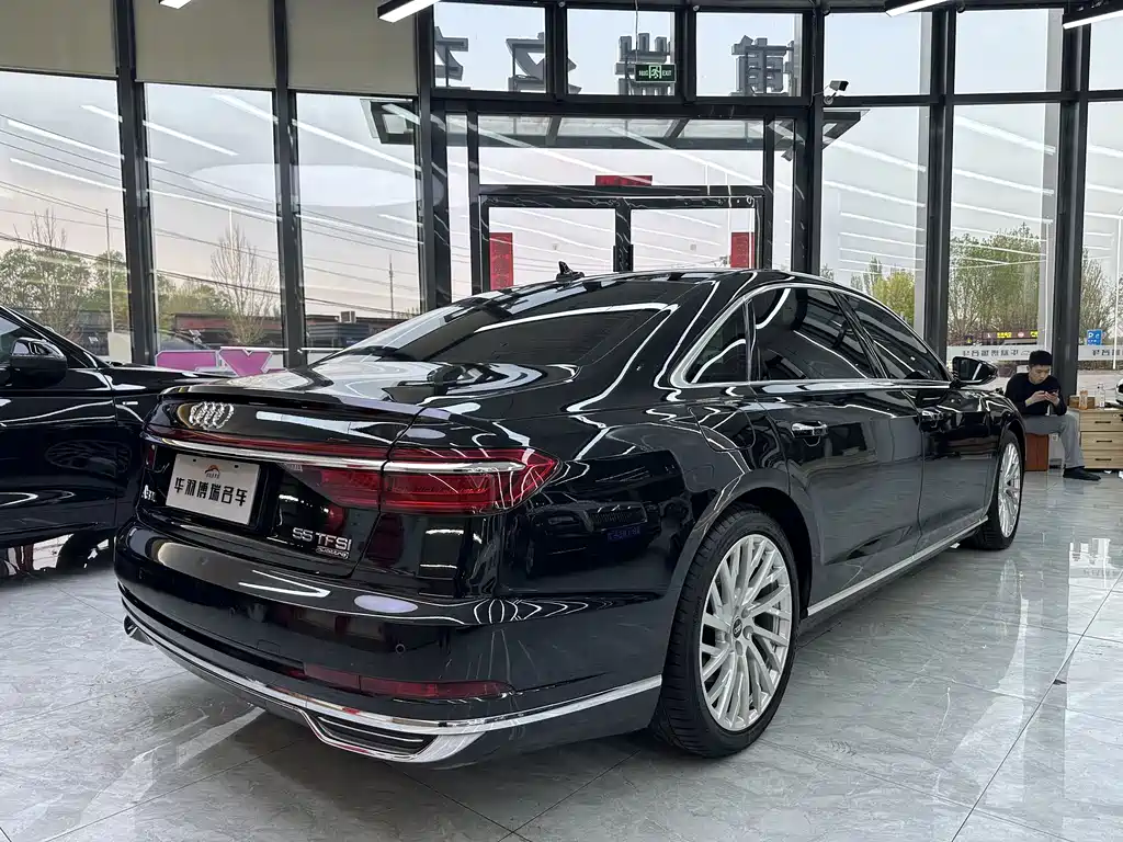 Audi A8 2021 — фото 23