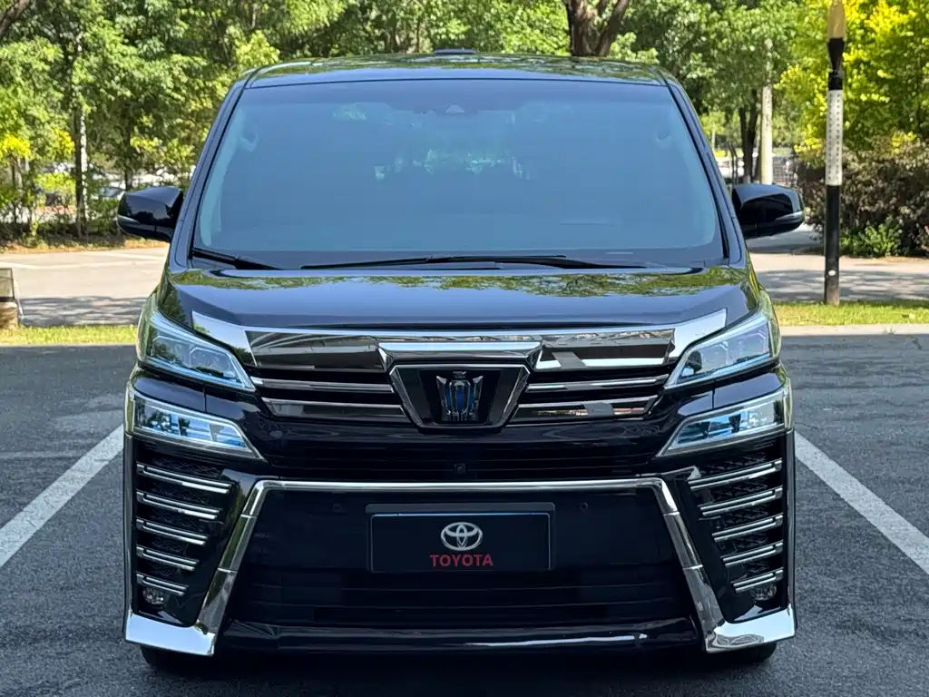 Toyota Vellfire 2021 — фото 1