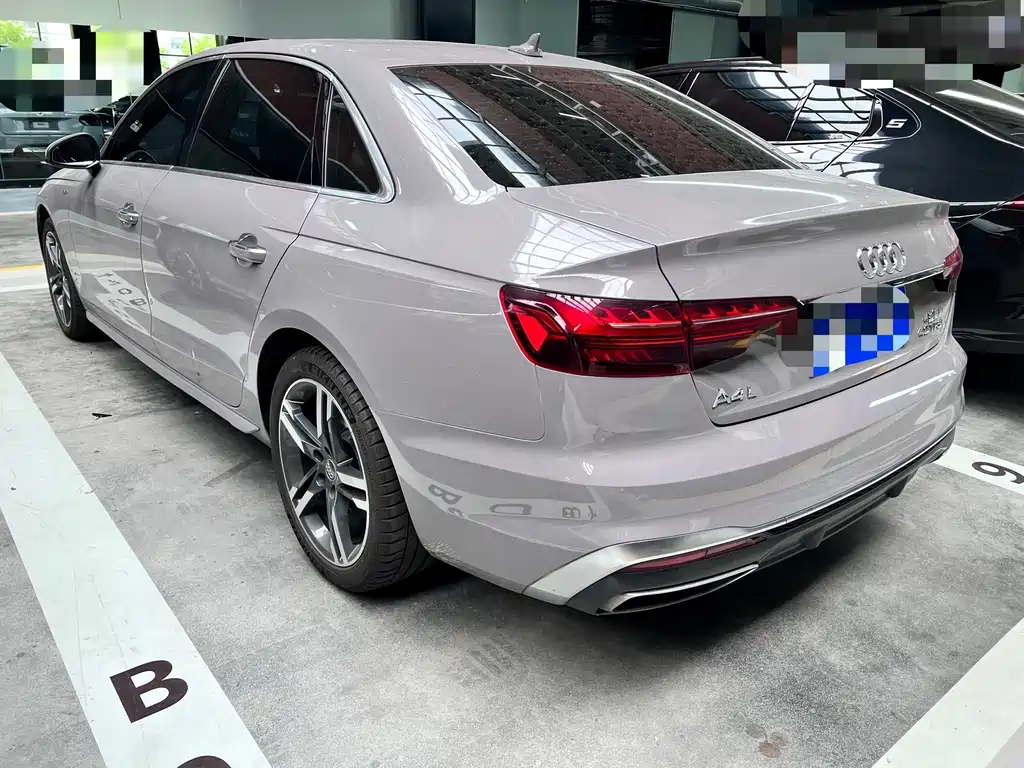 Audi A4L 2022 — фото 16