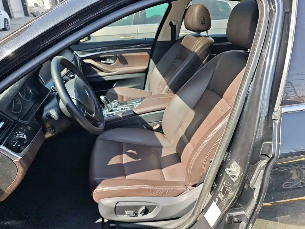 BMW 5 Series 2016 — фото 15