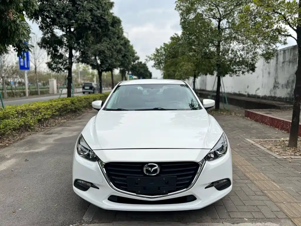 Mazda 3 Axela 2018 — фото 25