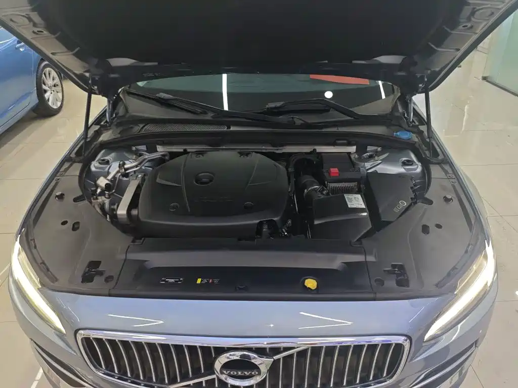 Volvo S90 2017 — фото 20