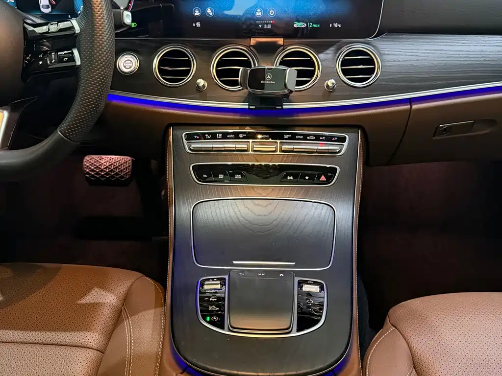 Mercedes-Benz E-Class 2023 — фото 16