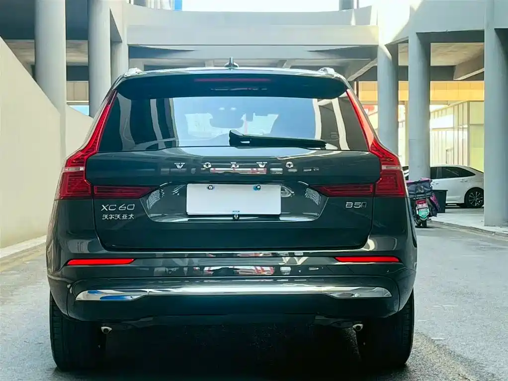 Volvo XC60 2022 — фото 2
