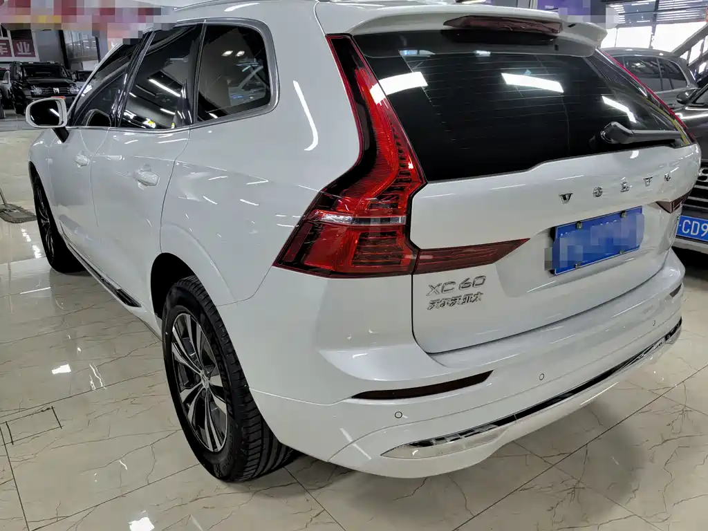 Volvo XC60 2023 — фото 4