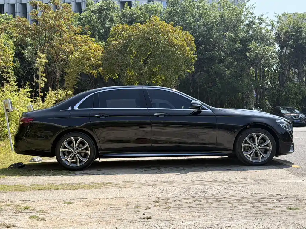 Mercedes-Benz E-Class 2022 — фото 4