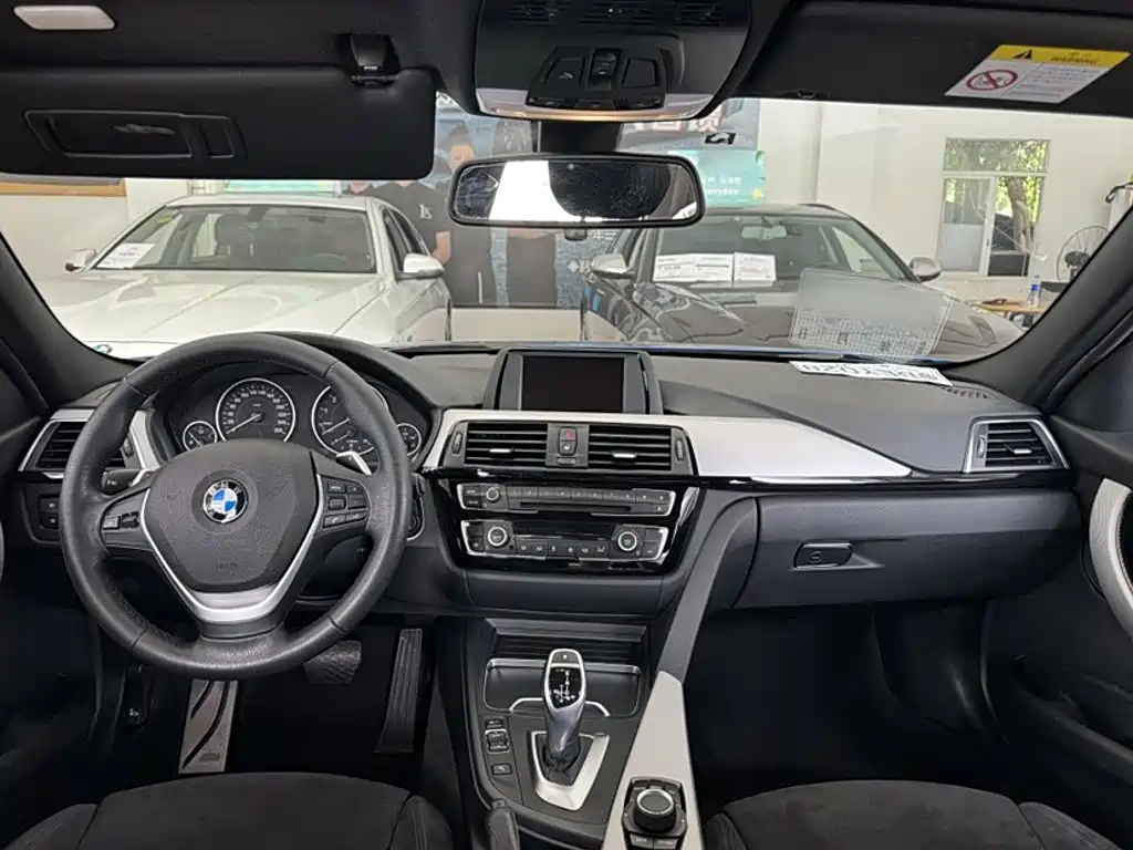 BMW 3 Series 2017 — фото 9