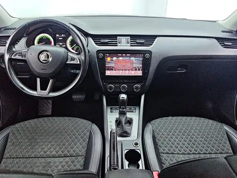 Skoda Octavia 2018 — фото 12