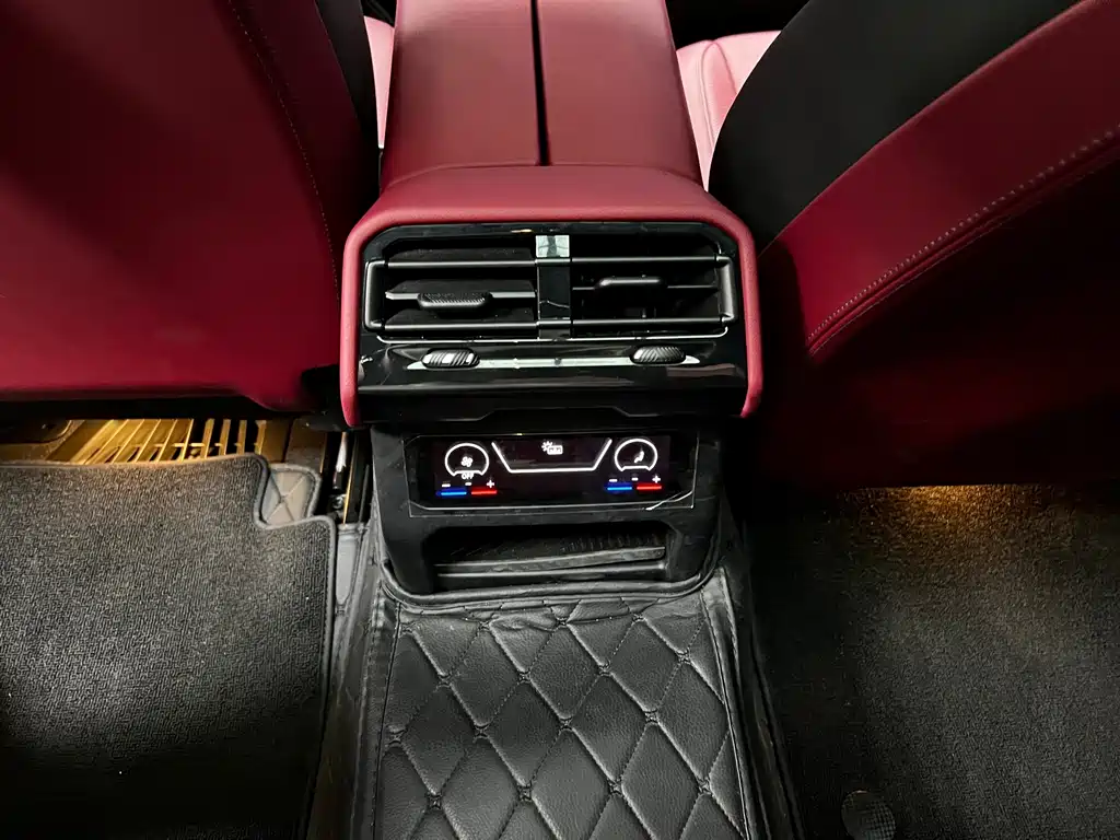 BMW 5 Series 2025 — фото 16