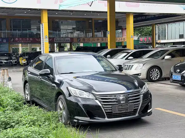 Toyota Crown 2015