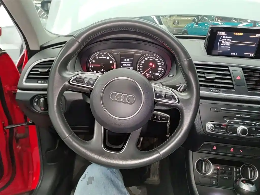 Audi Q3 2019 — фото 11