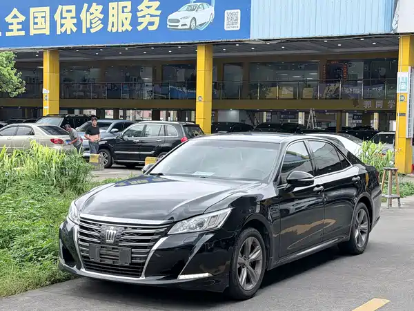 Toyota Crown 2015