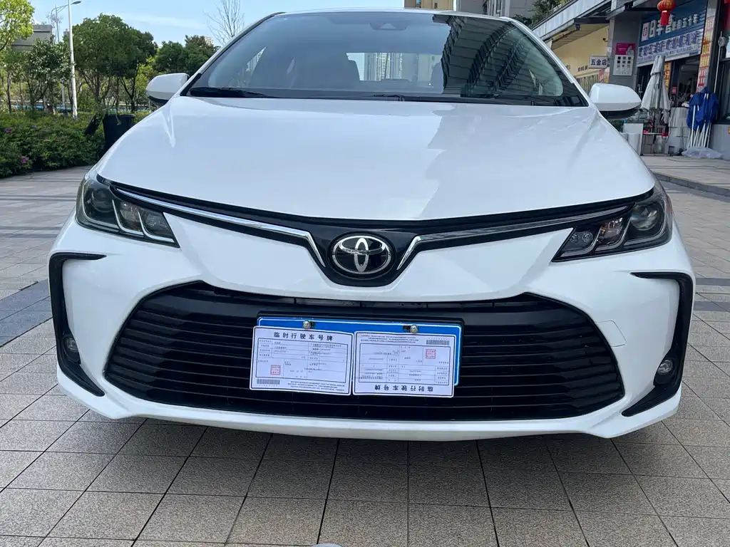 Toyota Corolla 2023 — фото 2