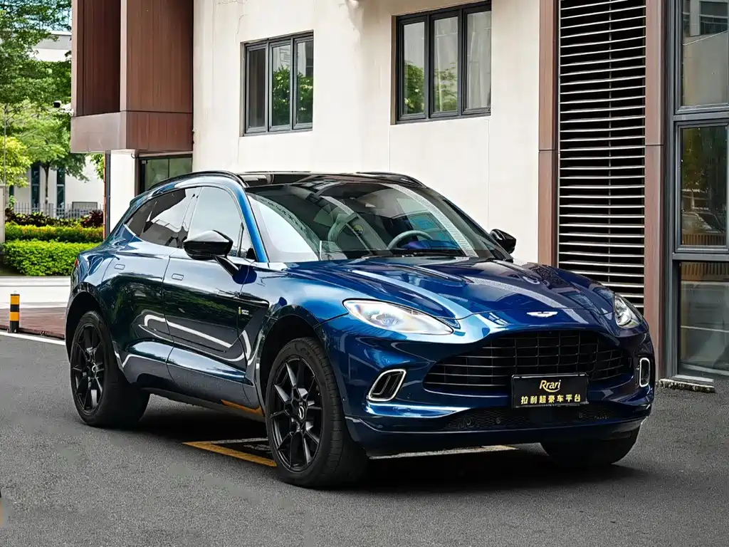 Aston Martin DBX 2021 — фото 3