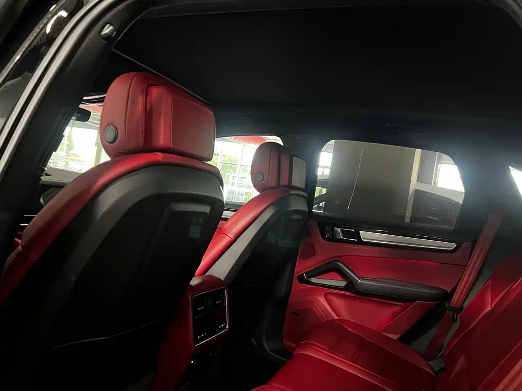 Porsche Cayenne 2023 — фото 17